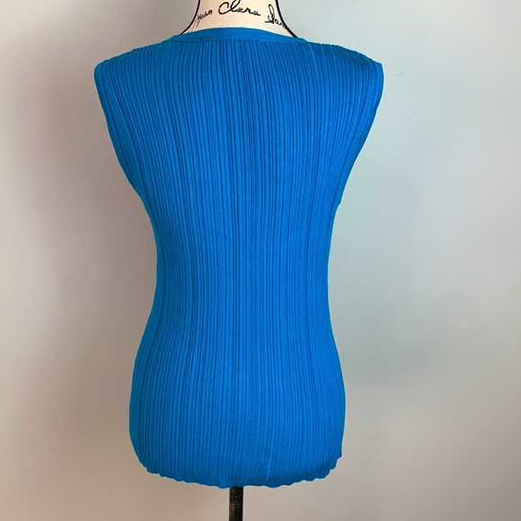 White House Black Market Snap Front Tank In Ocean NEW! - Picture 3 of 6